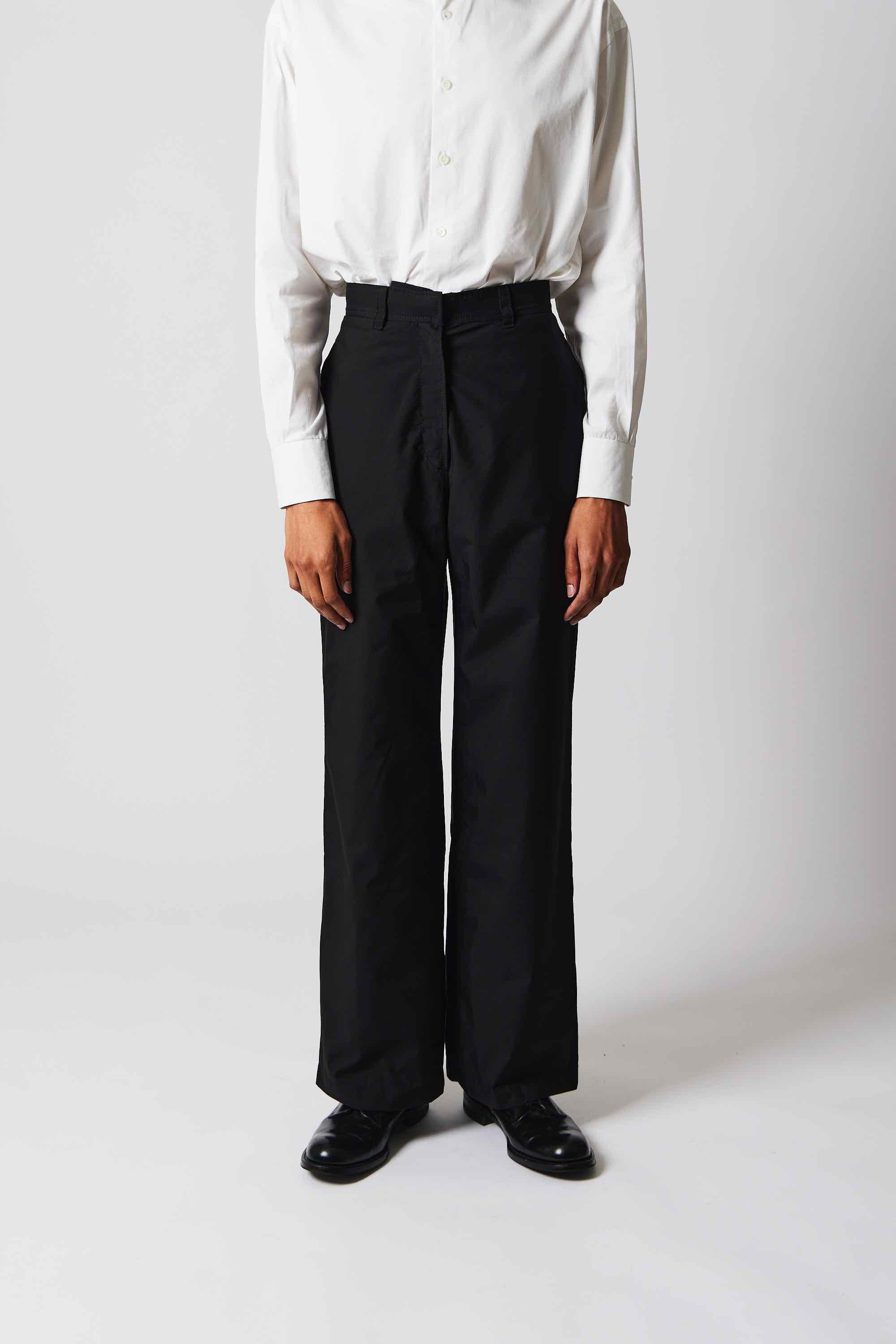 PRADA × GORE-TEX のダブルネーム＝高級感＋機能性 PRADA SPORT - GORETEX PANTS – MENU ONLINE
